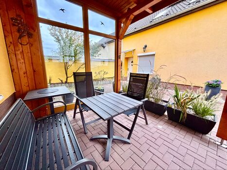 überdachte Terrasse mit Sitzecke überdachte Terrasse mit Sitzecke