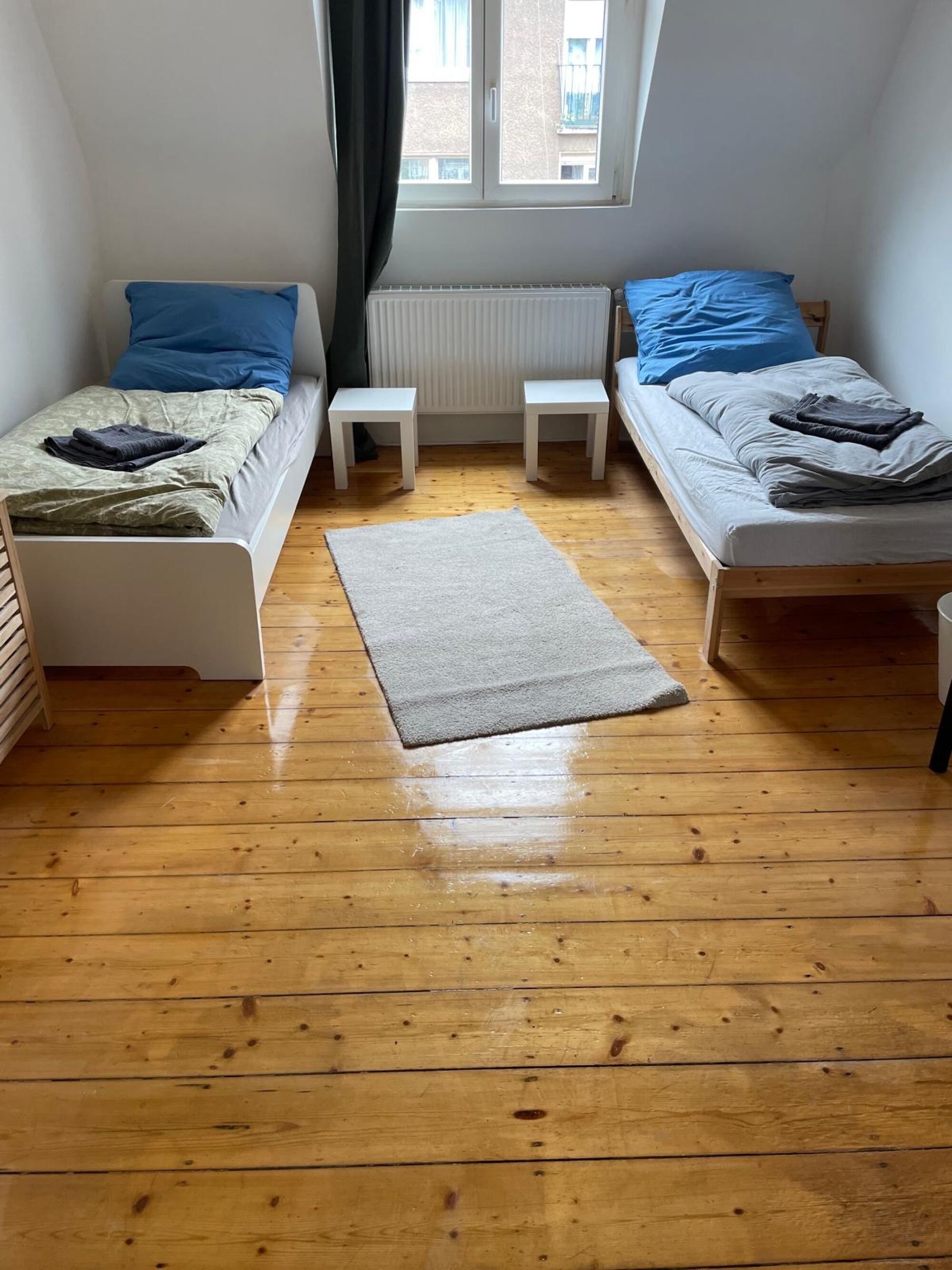 Schlafzimmer mit zwei Einzelbetten Schlafzimmer mit zwei Einzelbetten