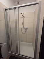 Duschkabine im Badezimmer Duschkabine im Badezimmer