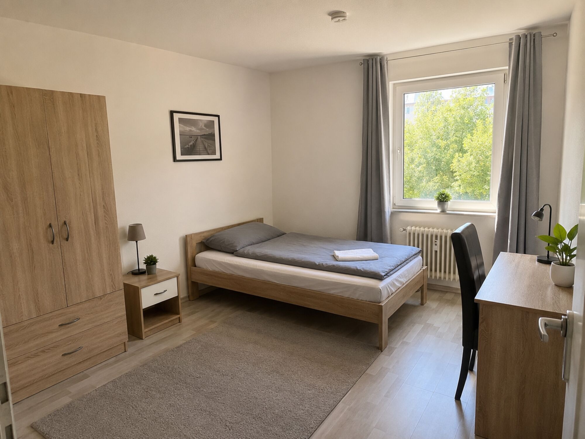 Einzelzimmer mit Arbeitsplatz Einzelzimmer mit Arbeitsplatz