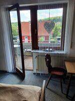 Haus Drei Seen - Gästezimmer mit Kingsize-Bett und Balkon Bild 3 Haus Drei Seen - Gästezimmer mit Kingsize-Bett und Balkon Bild 3