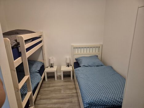 Schlafnische mit Etagen- und Einzelbett Schlafnische mit Etagen- und Einzelbett