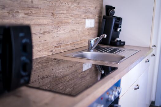 modernes Apartment 1-2 Personen mit Terrasse Blick ins Grüne Bild 1 modernes Apartment 1-2 Personen mit Terrasse Blick ins Grüne Bild 1