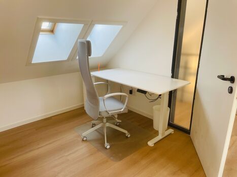 Große voll ausgestattete Wohnung mit Stellplätzen in D-Rath Bild 5 Große voll ausgestattete Wohnung mit Stellplätzen in D-Rath Bild 5