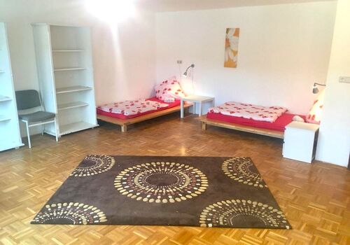 Platz für bis zu 35 Monteure !!Günstig+viele Einzelzimmer!! Bild 2 Platz für bis zu 35 Monteure !!Günstig+viele Einzelzimmer!! Bild 2