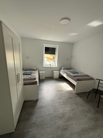 Monteuzimmer Obertshausen 8 Personen | A3 in 2 min. | 2 Küchen | 2 Bäder Monteuzimmer Obertshausen 8 Personen | A3 in 2 min. | 2 Küchen | 2 Bäder