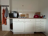 Küche: Wasserkocher, Toaster, Microwelle/Ofen, Kochplatte, Kühlschrank, Kaffemaschine, Wasserkocher Küche: Wasserkocher, Toaster, Microwelle/Ofen, Kochplatte, Kühlschrank, Kaffemaschine, Wasserkocher