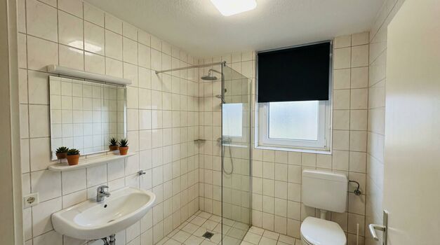 MH13 / TOMASZ-LIVING in DUISBURG - Einzelzimmer mit Schreibt Bild 5 MH13 / TOMASZ-LIVING in DUISBURG - Einzelzimmer mit Schreibt Bild 5