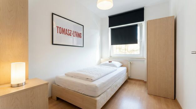 MH13 / TOMASZ-LIVING in DUISBURG - Einzelzimmer mit Schreibt Bild 4 MH13 / TOMASZ-LIVING in DUISBURG - Einzelzimmer mit Schreibt Bild 4
