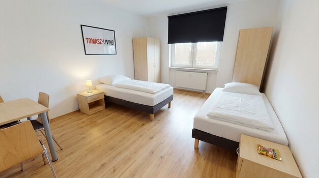 MH13 / TOMASZ-LIVING in DUISBURG - Einzelzimmer mit Schreibt Bild 2 MH13 / TOMASZ-LIVING in DUISBURG - Einzelzimmer mit Schreibt Bild 2