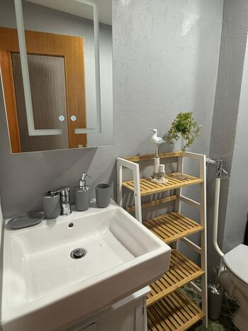 FREI 1-4 Pers., ab 3 Monate Mietdauer, alles neu. zentral Bild 3 FREI 1-4 Pers., ab 3 Monate Mietdauer, alles neu. zentral Bild 3