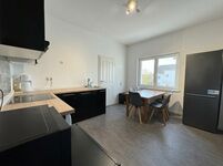 Küche mit Essbereich und Zugang zur Terrasse Küche mit Essbereich und Zugang zur Terrasse