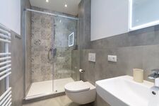 Blick auf die große Dusche Blick auf die große Dusche