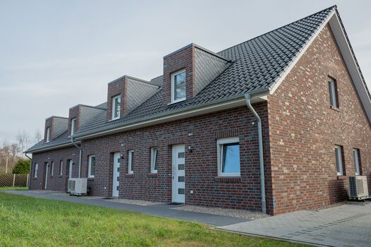 JOBOSTAYS | FEHN Monteurswohnungen | Parkplatz | Meyer Werft JOBOSTAYS | FEHN Monteurswohnungen | Parkplatz | Meyer Werft
