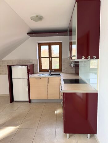 Vollausgestattete große Dachwohnung und Parkplatz Bild 2 Vollausgestattete große Dachwohnung und Parkplatz Bild 2