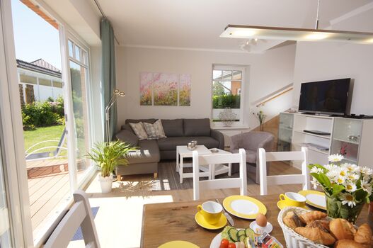 Wohn-Essbereich mit Terrassenzugang Wohn-Essbereich mit Terrassenzugang