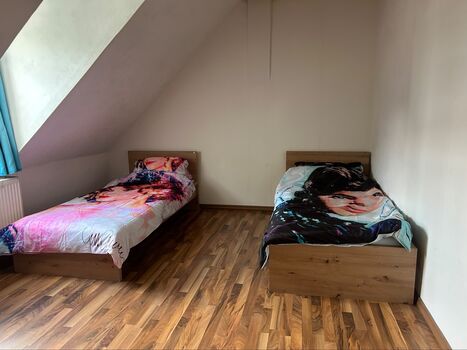 3-4 Zimmer Wohnung mit Bad und Küche 3-4 Zimmer Wohnung mit Bad und Küche