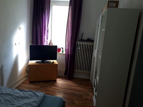 Schlafzimmer mit Fernseher Schlafzimmer mit Fernseher