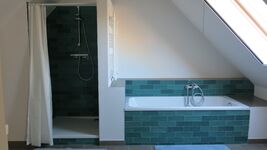 DG Badezimmer 4 , Badewanne,Dusche,Wc,Waschbecken DG Badezimmer 4 , Badewanne,Dusche,Wc,Waschbecken