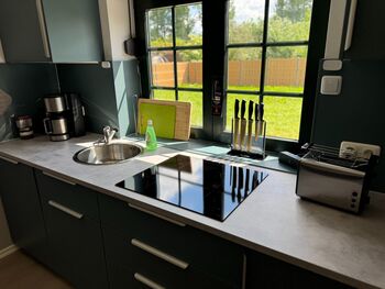 Moderne Unterkunft mit 4 Schlafzimmer, Parkplatz, WIFI, Picture 2 Moderne Unterkunft mit 4 Schlafzimmer, Parkplatz, WIFI, Picture 2