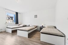 100 m² Monteurwohnung Solingen – 4 Schlafzimmer, 8 Betten, 2 Balkone Bild 11 100 m² Monteurwohnung Solingen – 4 Schlafzimmer, 8 Betten, 2 Balkone Bild 11