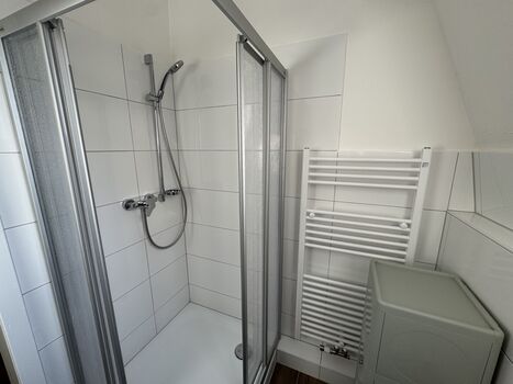 Monteurzimmer Solingen für 5 Personen – 2 Schlafzimmer, Stellplatz Bild 5 Monteurzimmer Solingen für 5 Personen – 2 Schlafzimmer, Stellplatz Bild 5