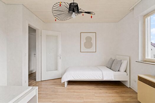 3-Schlafzimmer-Wohnung mit Balkon, Garten & Parkplätze 3-Schlafzimmer-Wohnung mit Balkon, Garten & Parkplätze