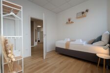 Schlafzimmer 4, Schreibtisch, Einzelbett 0.90 x 2.00 m Schlafzimmer 4, Schreibtisch, Einzelbett 0.90 x 2.00 m