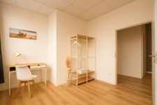 Schlafzimmer 4, Schreibtisch, Einzelbett 0.90 x 2.00 m Schlafzimmer 4, Schreibtisch, Einzelbett 0.90 x 2.00 m