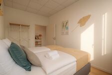 Schlafzimmer 2, Doppelbett 1.80 x 2.00 m ODER zwei Einzelbetten 0.90 x 2.00 m Schlafzimmer 2, Doppelbett 1.80 x 2.00 m ODER zwei Einzelbetten 0.90 x 2.00 m