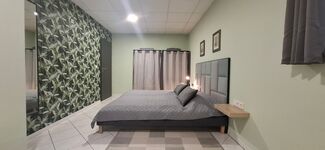 Doppelbett mit 2 Schränken Doppelbett mit 2 Schränken