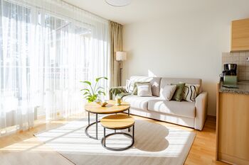 Wohnzimmer mit Sofa Wohnzimmer mit Sofa