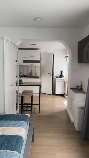 FirstStay Apartments | Private 1-Zimmer-Wohnung für 1-2 Personen FirstStay Apartments | Private 1-Zimmer-Wohnung für 1-2 Personen