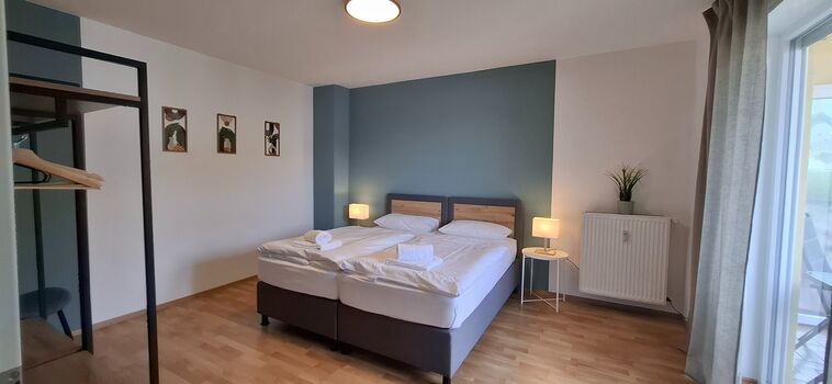 Schlafzimmer mit Balkon / Sonnenberg 3 BR Schlafzimmer mit Balkon / Sonnenberg 3 BR