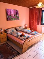 Schlafzimmer im EG, Doppelbett mit 2 Einzelmatratzen Schlafzimmer im EG, Doppelbett mit 2 Einzelmatratzen