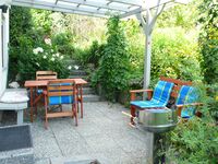 Untere Terrasse mit Eingang in den UG Untere Terrasse mit Eingang in den UG