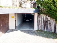 Parkmöglichkeiten in der Garage oder vor der Garage Parkmöglichkeiten in der Garage oder vor der Garage