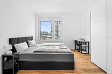 EXQUIS Iconic 3-Zimmer Apartment ALESSI I Balkon I Netflix Bild 2 EXQUIS Iconic 3-Zimmer Apartment ALESSI I Balkon I Netflix Bild 2