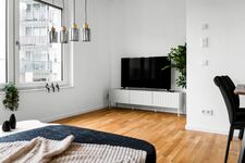 EXQUIS Iconic 3-Zimmer Apartment ALESSI I Balkon I Netflix Bild 12 EXQUIS Iconic 3-Zimmer Apartment ALESSI I Balkon I Netflix Bild 12
