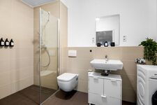 EXQUIS Iconic 3-Zimmer Apartment ALESSI I Balkon I Netflix Bild 15 EXQUIS Iconic 3-Zimmer Apartment ALESSI I Balkon I Netflix Bild 15