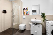 EXQUIS Iconic 3-Zimmer Apartment ALESSI I Balkon I Netflix Bild 3 EXQUIS Iconic 3-Zimmer Apartment ALESSI I Balkon I Netflix Bild 3