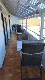 Sehr großzügiger, ruhiger Balkon Sehr großzügiger, ruhiger Balkon