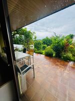 Eine traumhafte Terrasse lädt ein zum gemütlichen Grillen und zum Verweilen in geselliger Runde. Eine traumhafte Terrasse lädt ein zum gemütlichen Grillen und zum Verweilen in geselliger Runde.