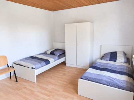 Voll möblierte Wohnung in Gütersloh | WiFi | Küche | 3-5 Pers. Voll möblierte Wohnung in Gütersloh | WiFi | Küche | 3-5 Pers.