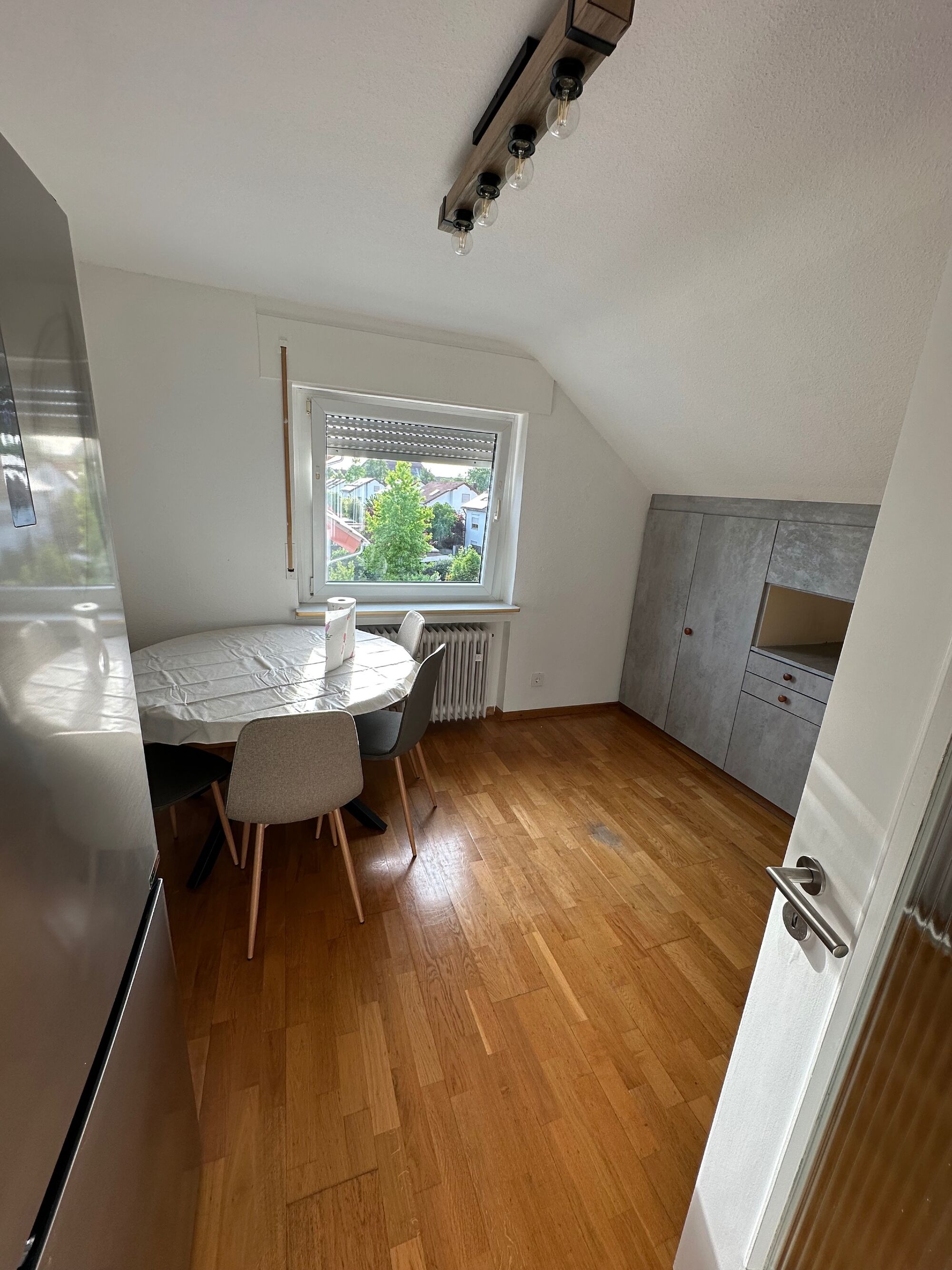 Esszimmer und Küche Esszimmer und Küche