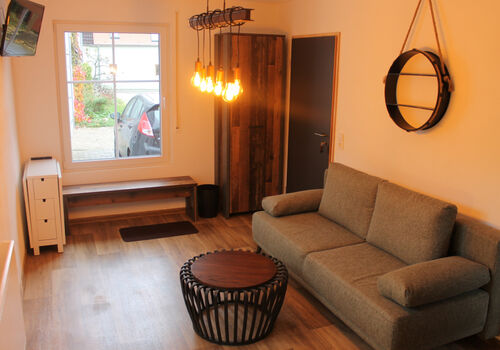 Eingang Sofa, und Schrank im Einzelzimmer EG. Eingang Sofa, und Schrank im Einzelzimmer EG.