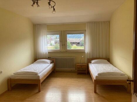 Monteurswohnung Haslach bis zu 8 Betten Parkmöglichkeit & Lagerräumen Monteurswohnung Haslach bis zu 8 Betten Parkmöglichkeit & Lagerräumen