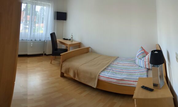 Einzelzimmer mit eigenem Bad Einzelzimmer mit eigenem Bad