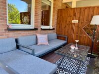 Mit überdachter Lounge Mit überdachter Lounge