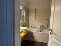 Badezimmer mit Badewanne Badezimmer mit Badewanne